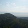 Kilátás az Út-hegyről az Odvas-hegyre kora reggel (Budaörs)